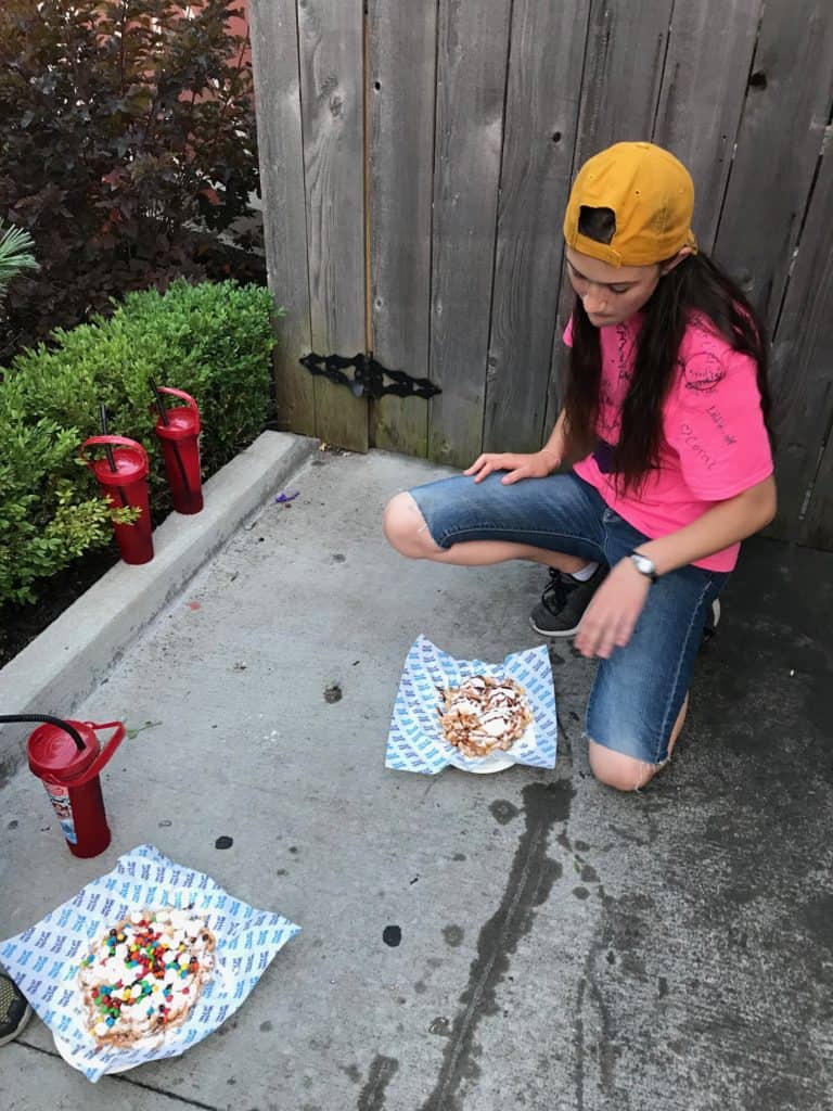 girl eating dinner at amusement park