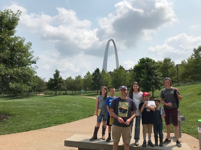 Family in the park, Gateway Arch NP in the background. Gateway Arch is one of the best National Parks in Missouri