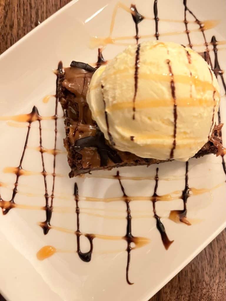 Salted caramel brownie with ice cream