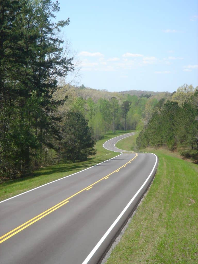 Road along Natchez Trace Parkway & Natchez Trace Scenic Trail. Historically significant national parks in Alabama. Image courtesy of NPS.