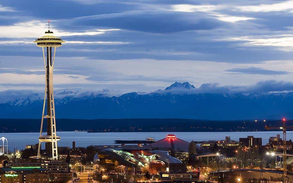The snowy peaks of the Olympic Range stand behind the Seattle skyline. Seattle is one of the 15 best Portland Oregon day trips for families.
