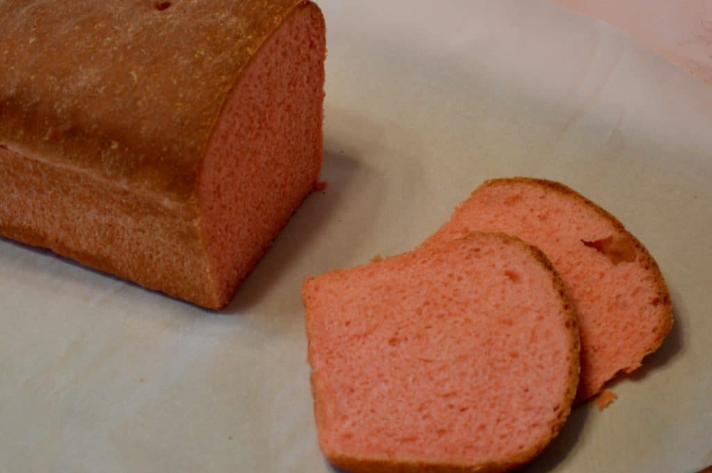 Pink bread. Valentine's Day picnic ideas