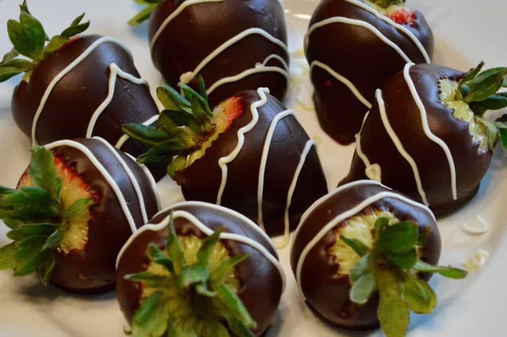 Chocolate Covered strawberries are the perfect dessert. Valentine's Day picnic ideas