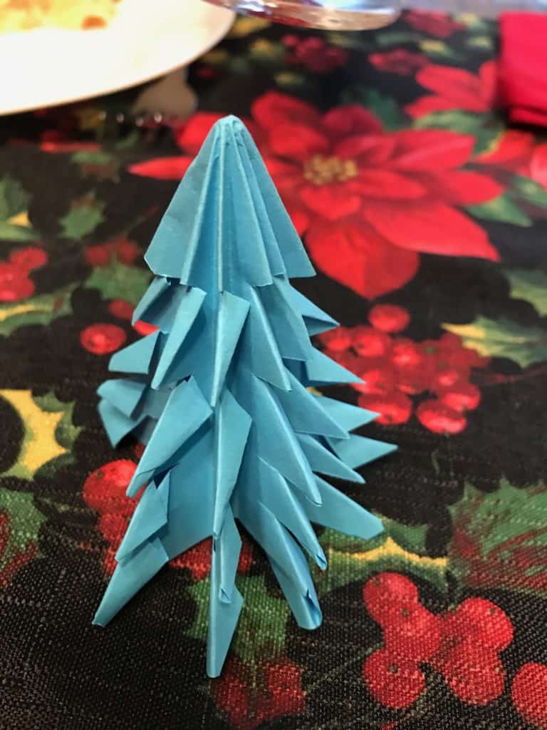 Paper Christmas tree. Family Christmas bucket list.