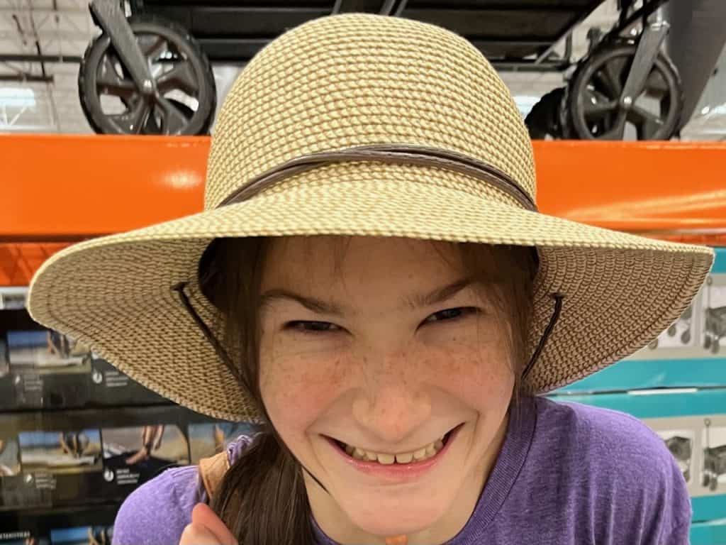 Teen girl in a sunhat.