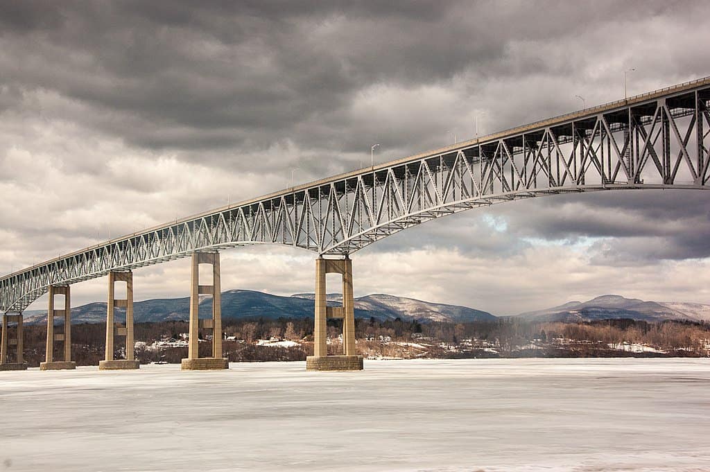 The Kingston-Rhinecliff Bridge rules of a winter landscape.