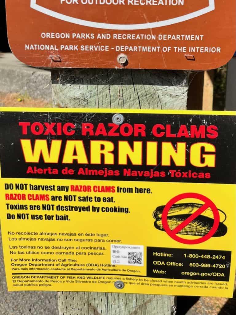 Warning sign about the toxic razor clams on the Oregon Coast.