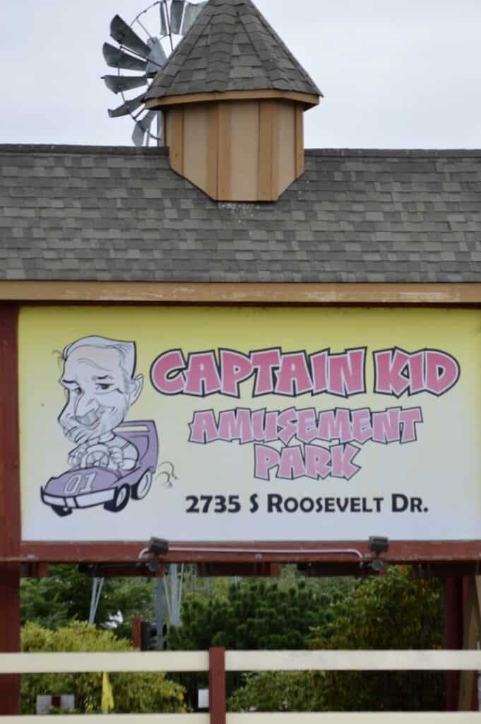 Captain Kid Amusement Park sign as seen from Highway 101.