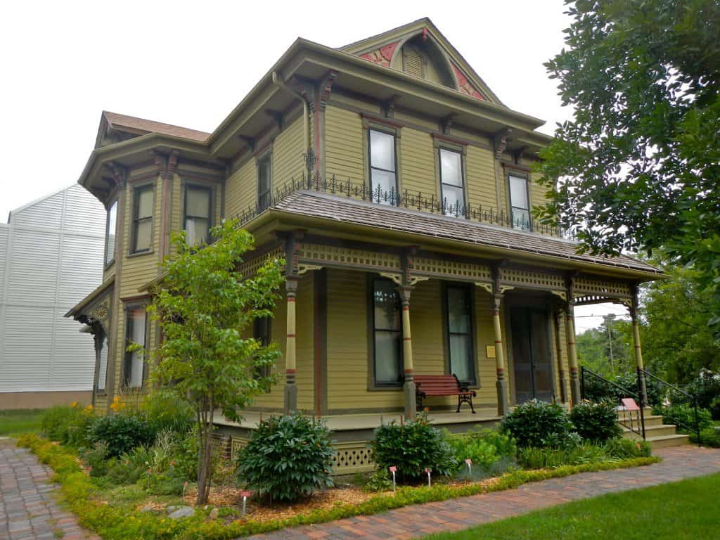 A historic prairie home welcomes visitors at the Dakota Discovery Museum. Dakota Discovery Museum is one of the best things to do in Mitchell SD.
