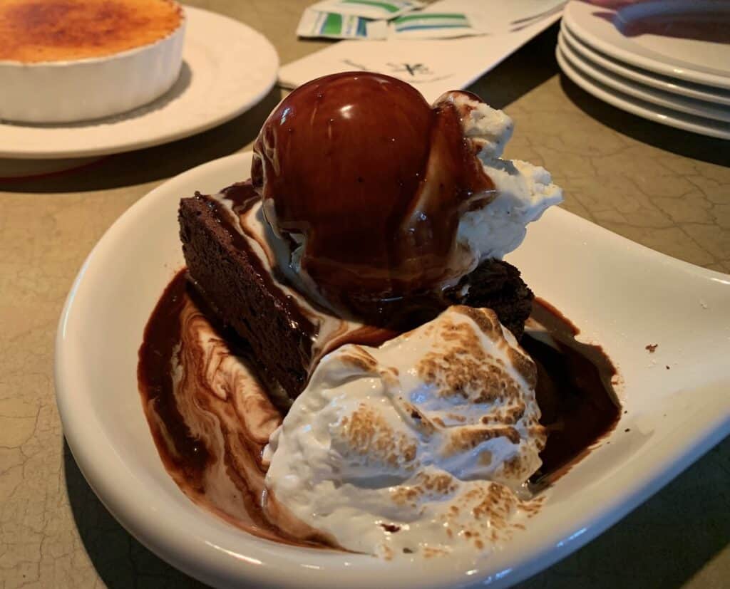 Delicious desserts can be enjoyed at Montana Ale Works. This brewpub is one of the best restaurants in Montana.