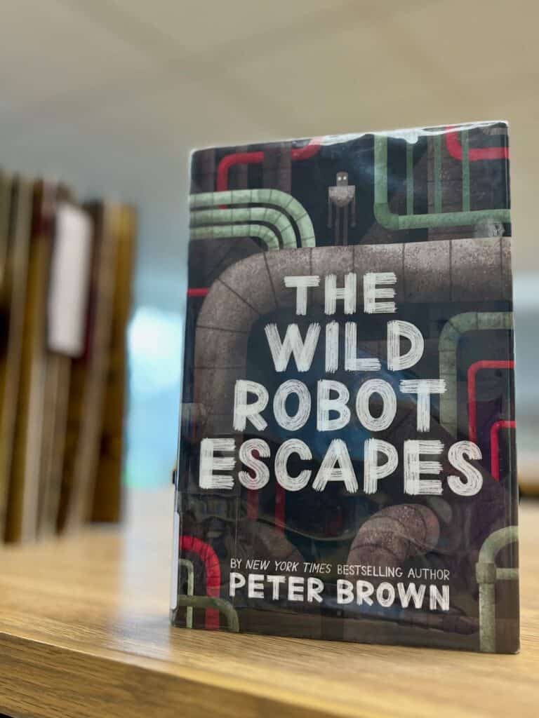 Book cover of Wild Robot Escapes.