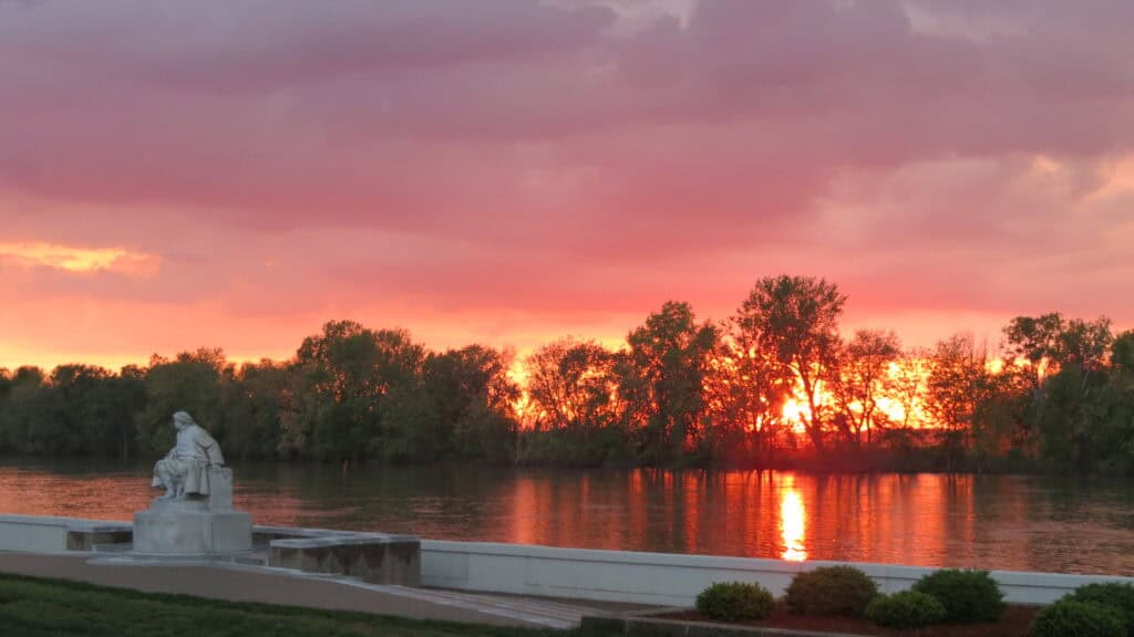 The sun sets along the grounds of George Rogers Clark National Historical Park.