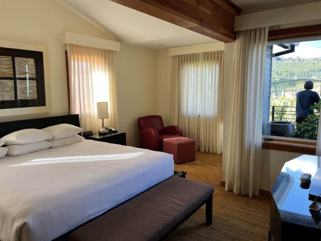 Bedroom suite in the Best Western Plus Hood River Inn