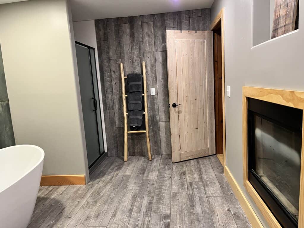 The bathroom for the Claret Suite at Circle S Ranch.