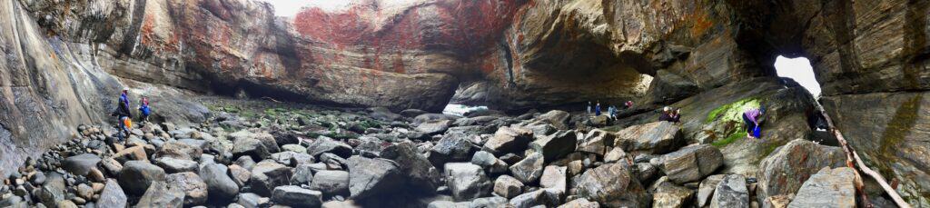 Panoramic view of the interior of Devil's Punchbowl.