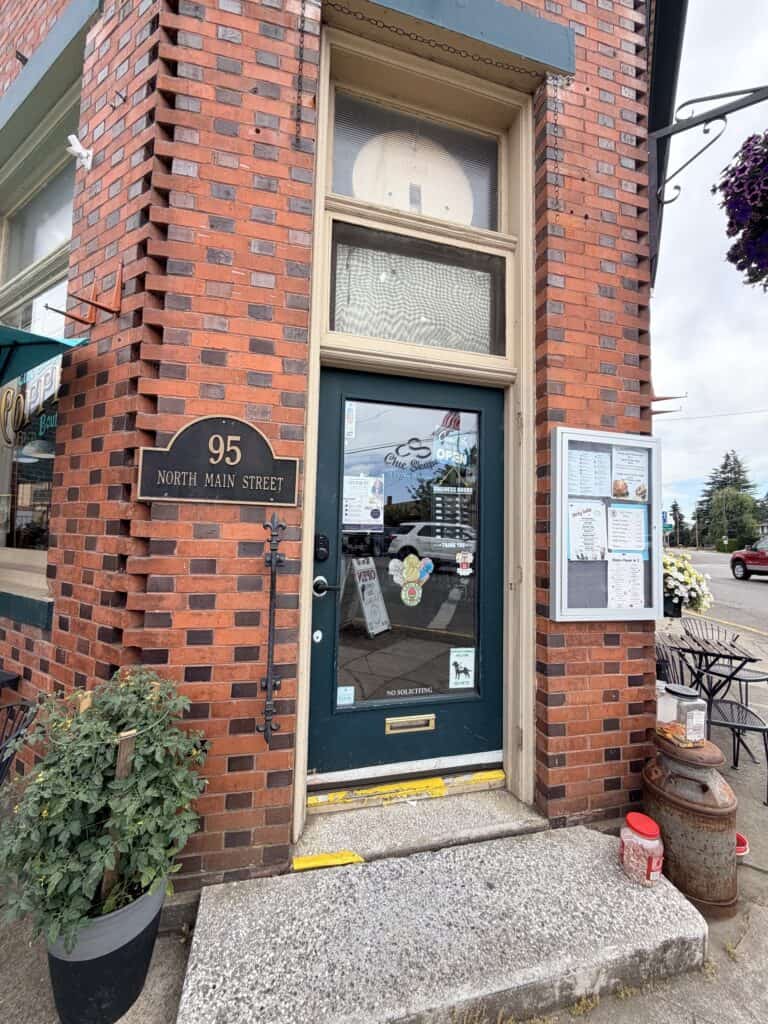 Chic Skape entrance.