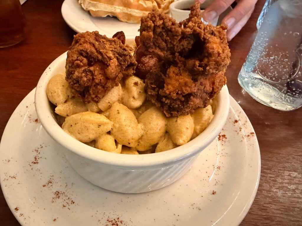 Cajon Mac and cheese with fried chicken